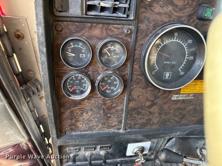 image for item DY8429 1994 Kenworth T600 semi truck