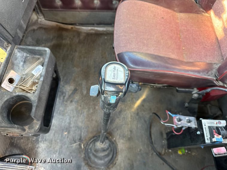 image for item DY8429 1994 Kenworth T600 semi truck