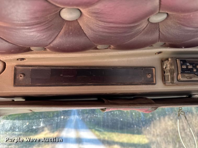 image for item DY8429 1994 Kenworth T600 semi truck