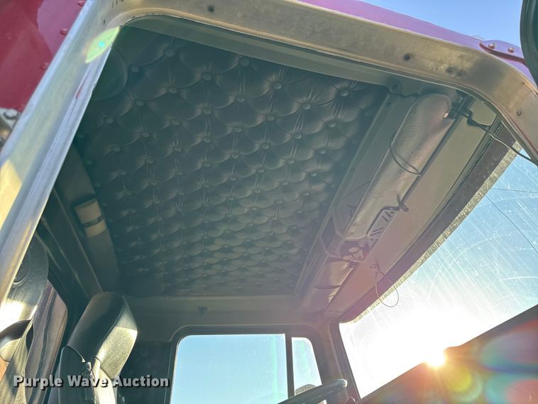 image for item DY8429 1994 Kenworth T600 semi truck