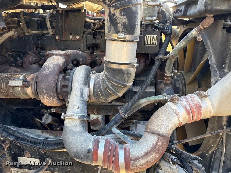 image for item DY8429 1994 Kenworth T600 semi truck