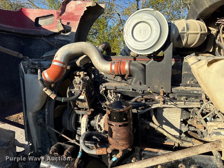 image for item DY8429 1994 Kenworth T600 semi truck