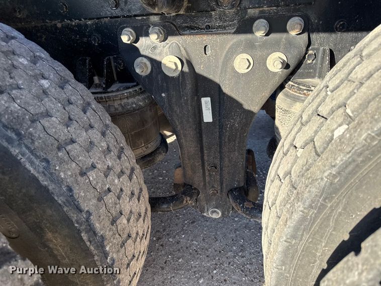 image for item DY8429 1994 Kenworth T600 semi truck