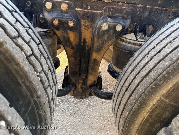 image for item DY8429 1994 Kenworth T600 semi truck