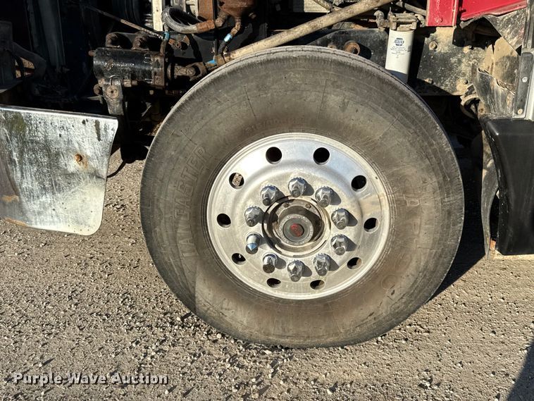 image for item DY8429 1994 Kenworth T600 semi truck