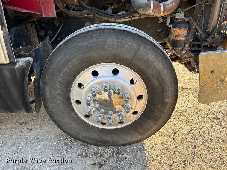 image for item DY8429 1994 Kenworth T600 semi truck