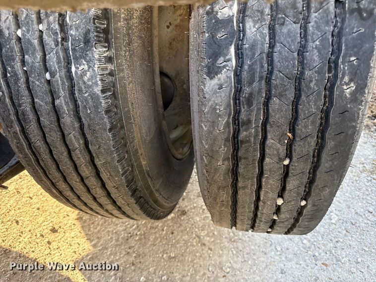 image for item DY8429 1994 Kenworth T600 semi truck