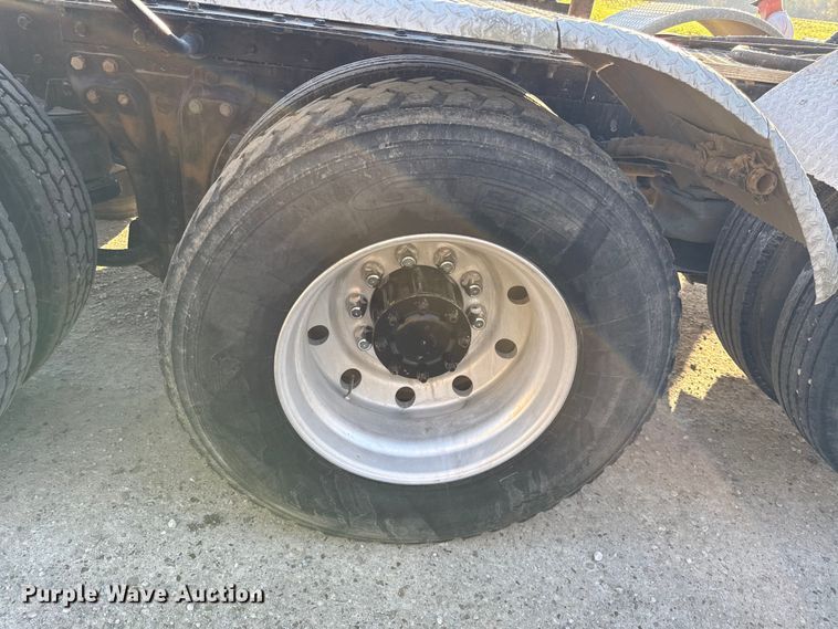 image for item DY8429 1994 Kenworth T600 semi truck