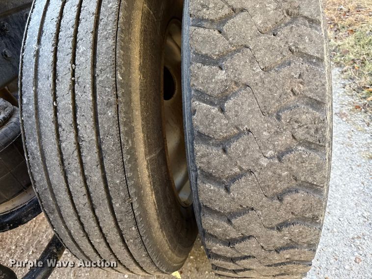 image for item DY8429 1994 Kenworth T600 semi truck