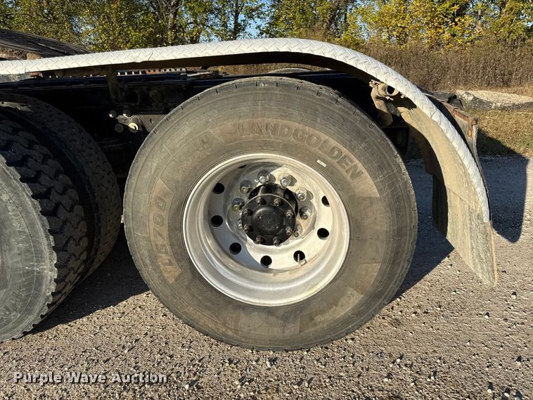 image for item DY8429 1994 Kenworth T600 semi truck