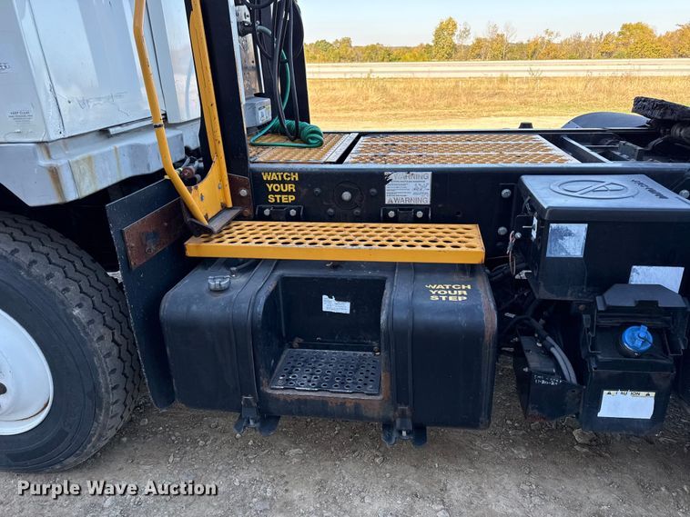 image for item DY8431 Kalmar Ottawa T2 yard truck