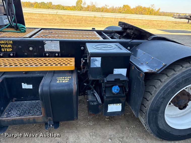 image for item DY8431 Kalmar Ottawa T2 yard truck