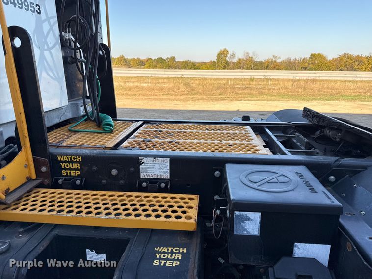 image for item DY8431 Kalmar Ottawa T2 yard truck