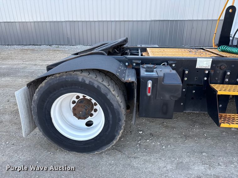 image for item DY8431 Kalmar Ottawa T2 yard truck