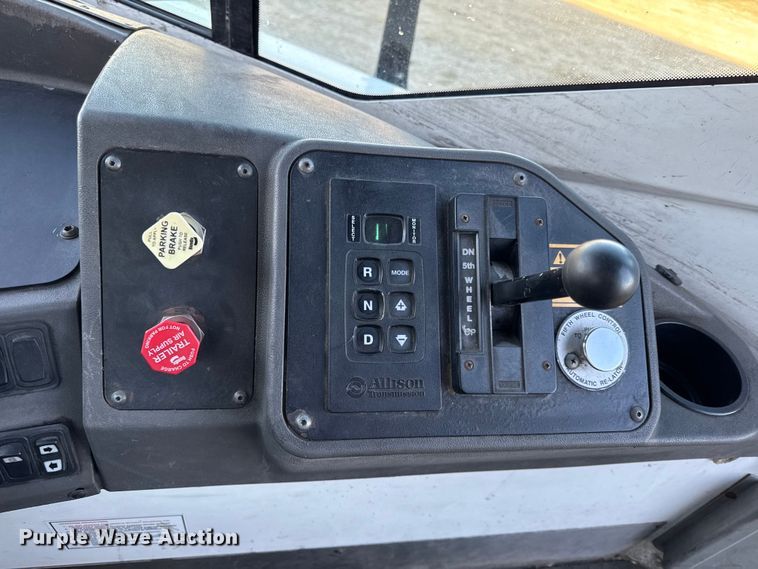 image for item DY8431 Kalmar Ottawa T2 yard truck