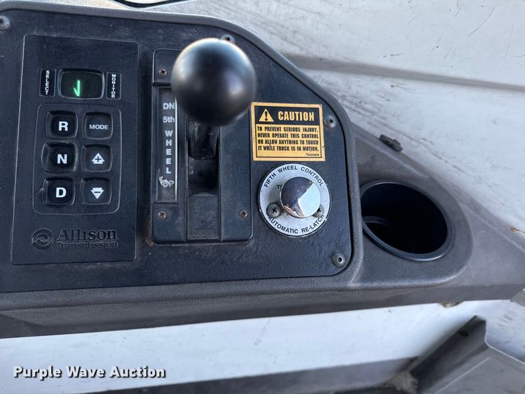 image for item DY8431 Kalmar Ottawa T2 yard truck