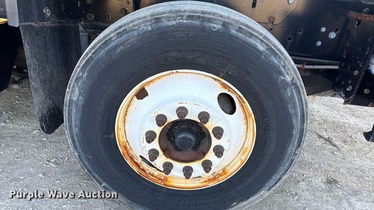 image for item DY8431 Kalmar Ottawa T2 yard truck