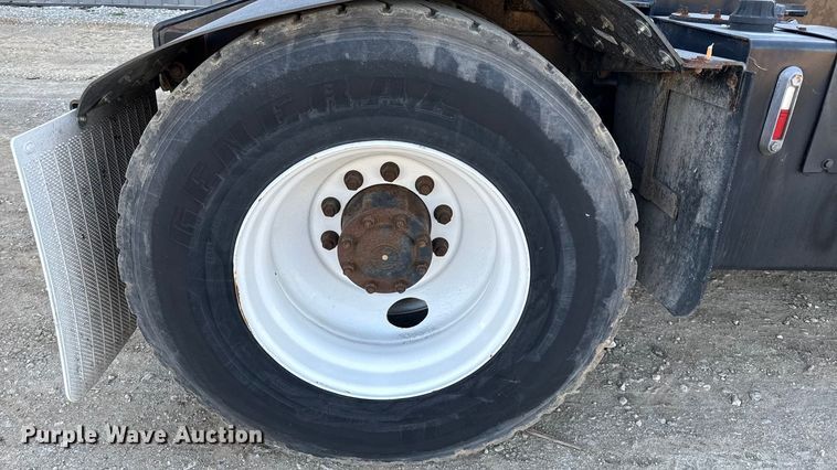 image for item DY8431 Kalmar Ottawa T2 yard truck