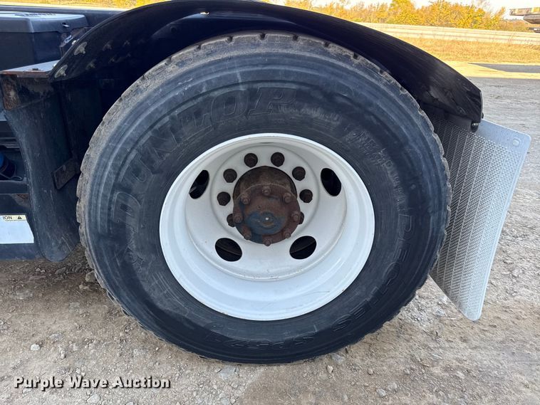 image for item DY8431 Kalmar Ottawa T2 yard truck