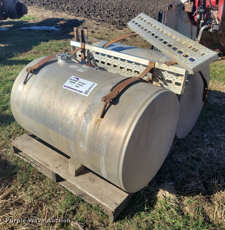 image for item EA2737 (2) fuel tanks