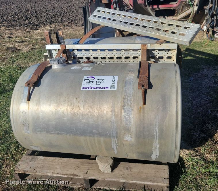image for item EA2737 (2) fuel tanks