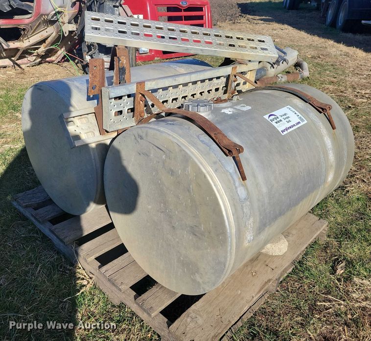 image for item EA2737 (2) fuel tanks