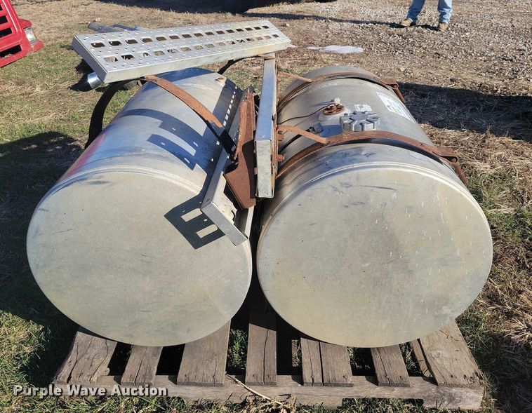 image for item EA2737 (2) fuel tanks