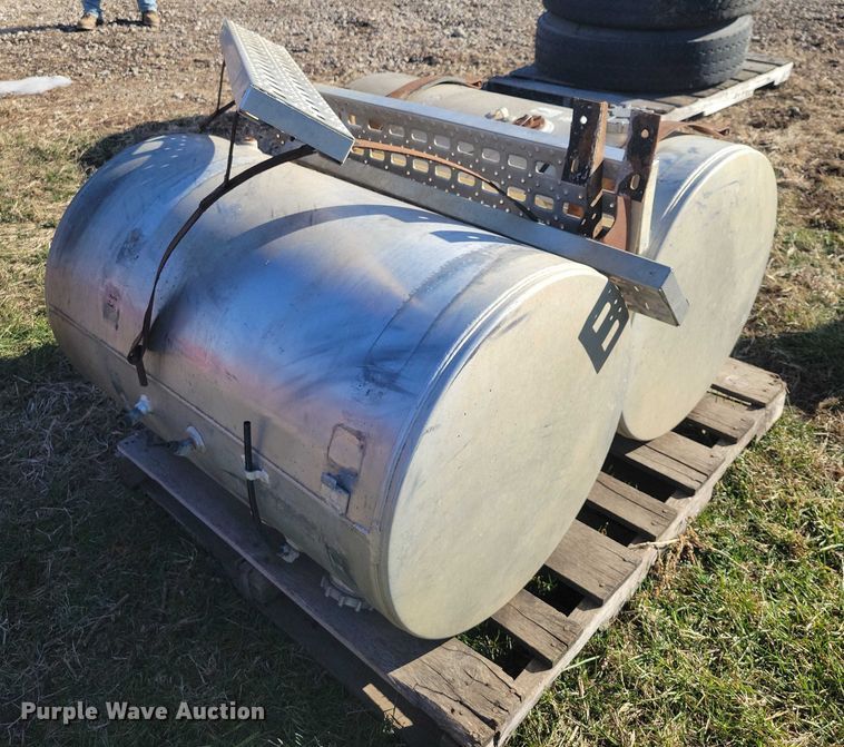 image for item EA2737 (2) fuel tanks