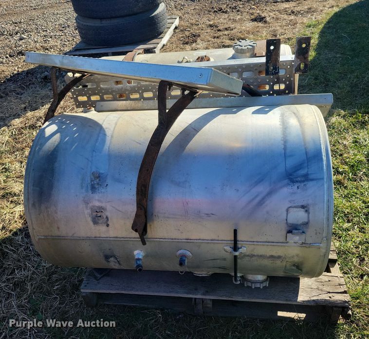 image for item EA2737 (2) fuel tanks