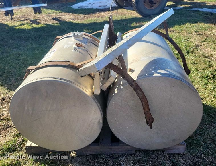 image for item EA2737 (2) fuel tanks