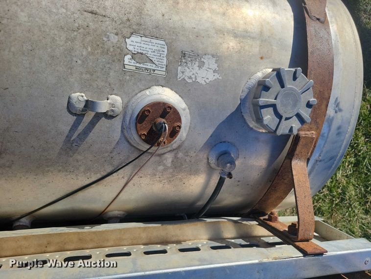 image for item EA2737 (2) fuel tanks