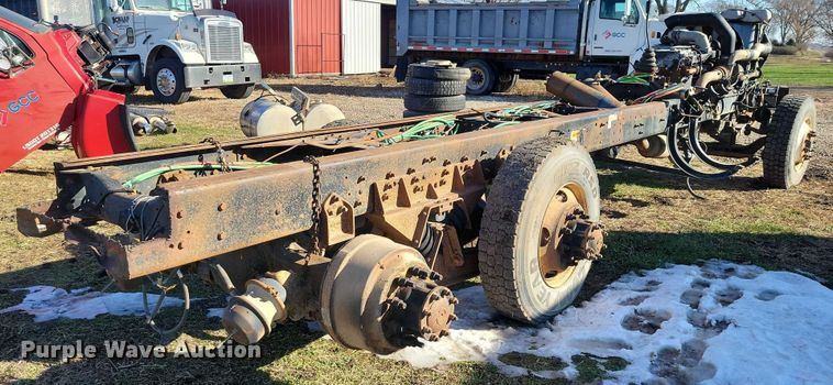 image for item EA2738 1998 Ford 9500 semi truck