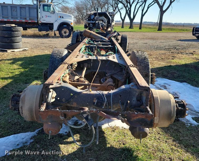 image for item EA2738 1998 Ford 9500 semi truck