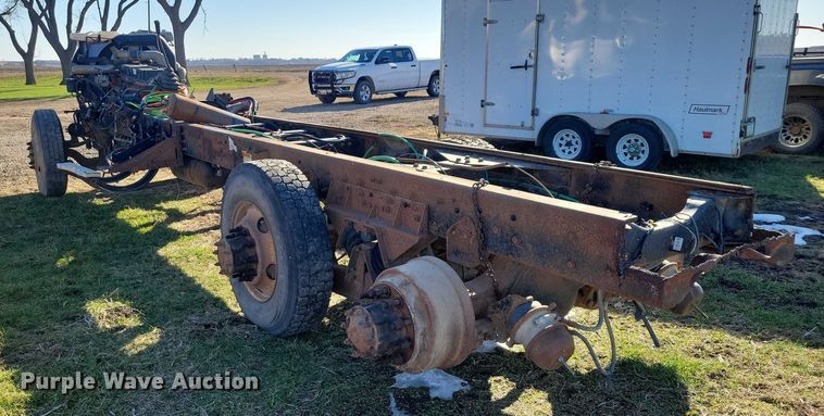 image for item EA2738 1998 Ford 9500 semi truck