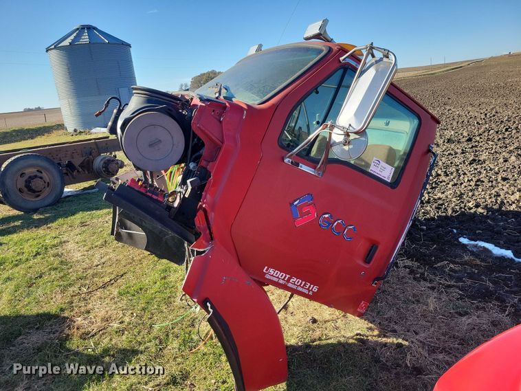 image for item EA2738 1998 Ford 9500 semi truck