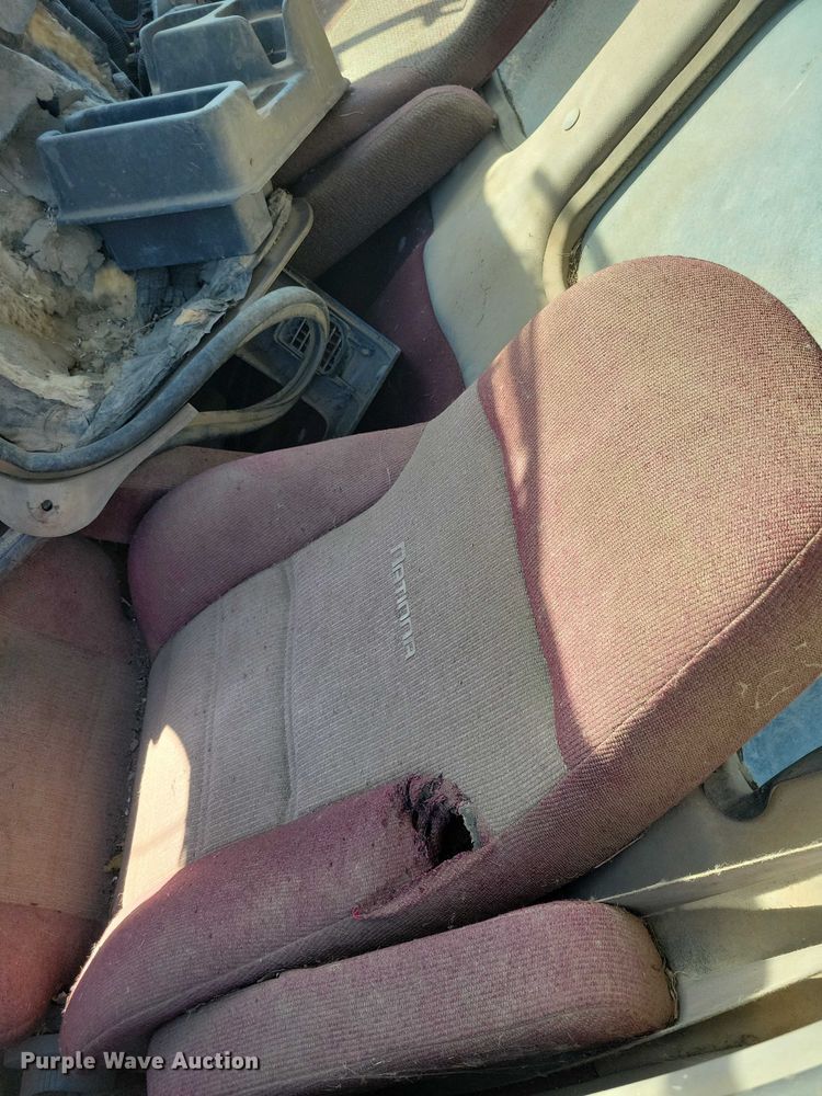 image for item EA2738 1998 Ford 9500 semi truck