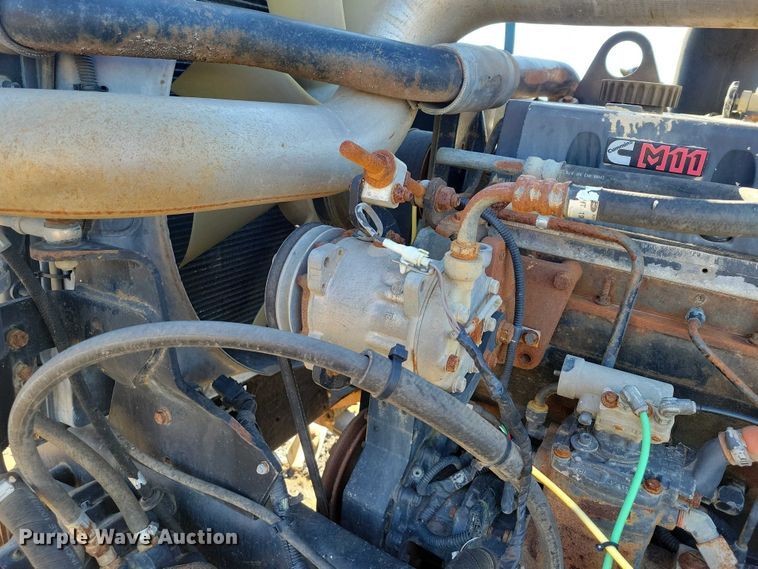 image for item EA2738 1998 Ford 9500 semi truck