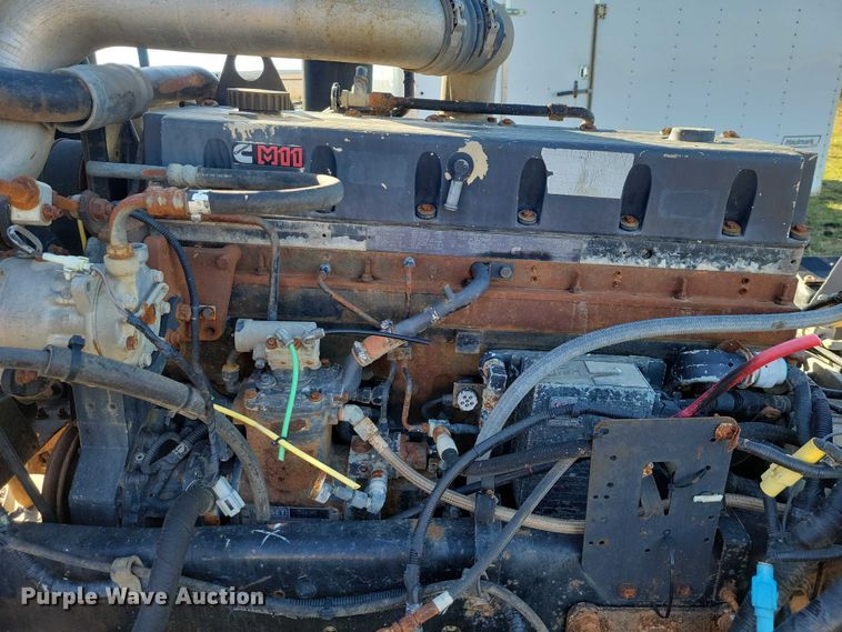 image for item EA2738 1998 Ford 9500 semi truck