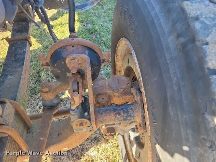 image for item EA2738 1998 Ford 9500 semi truck