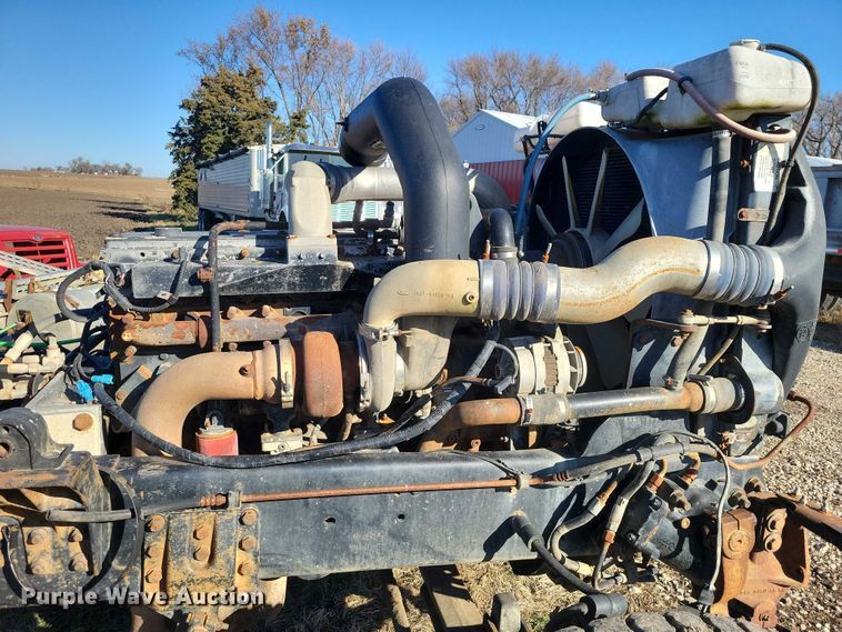 image for item EA2738 1998 Ford 9500 semi truck