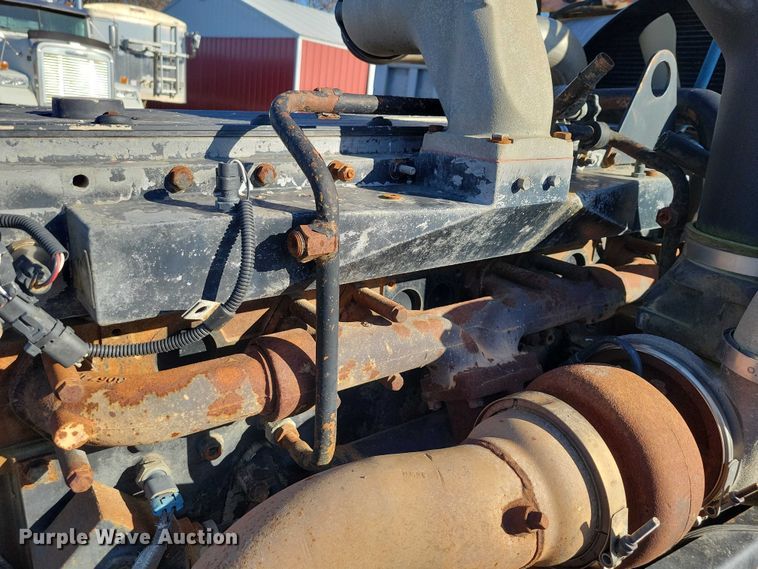 image for item EA2738 1998 Ford 9500 semi truck