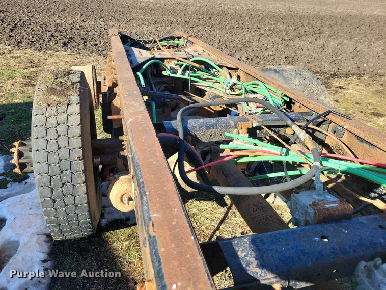 image for item EA2738 1998 Ford 9500 semi truck