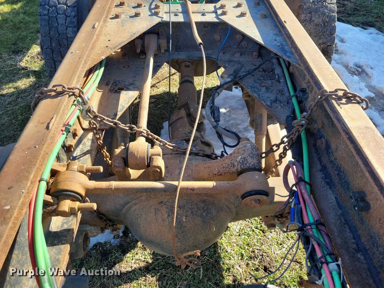 image for item EA2738 1998 Ford 9500 semi truck