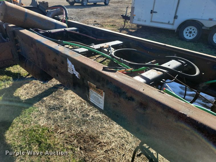 image for item EA2738 1998 Ford 9500 semi truck