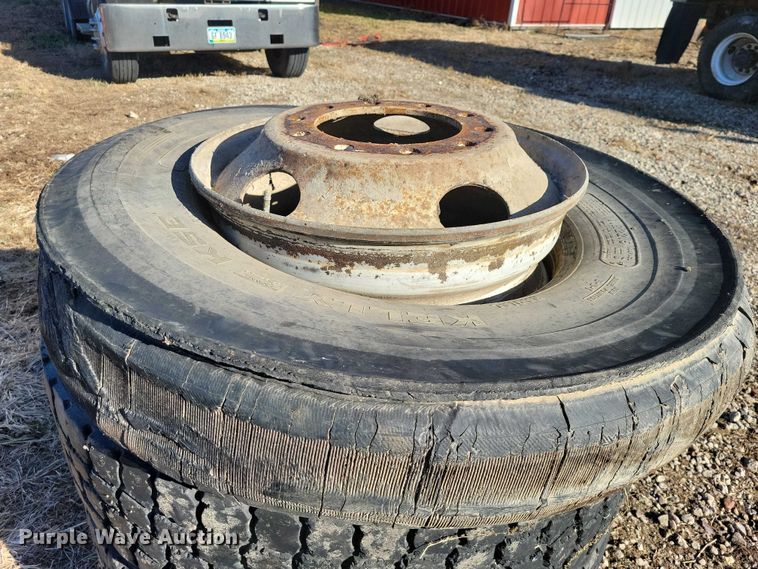 image for item EA2738 1998 Ford 9500 semi truck