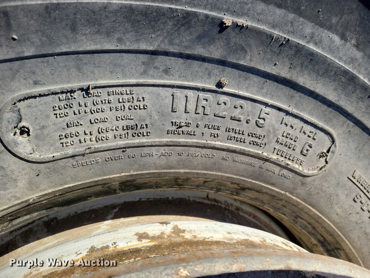 image for item EA2738 1998 Ford 9500 semi truck