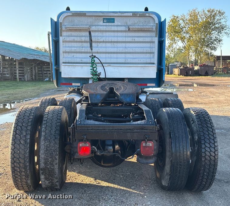 image for item EA7024 1993 Peterbilt 379 semi truck