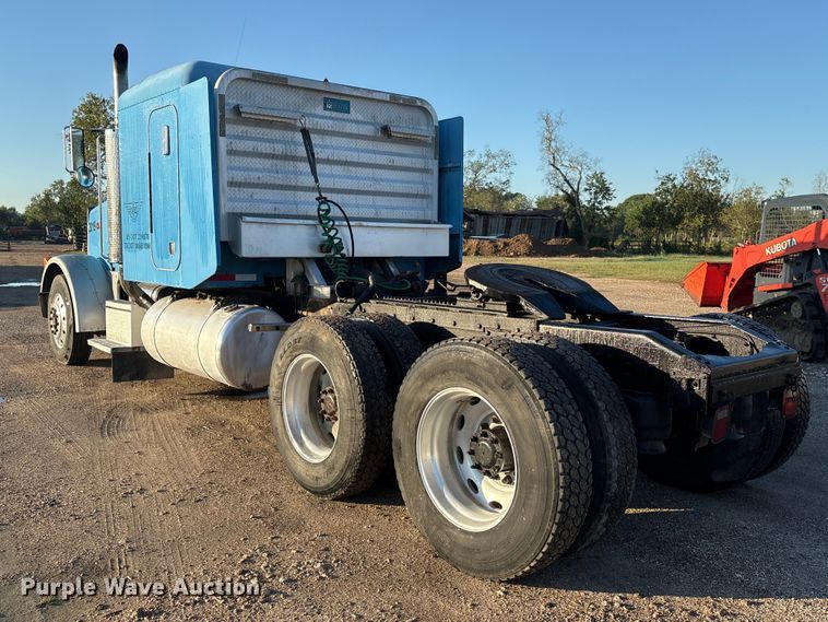 image for item EA7024 1993 Peterbilt 379 semi truck