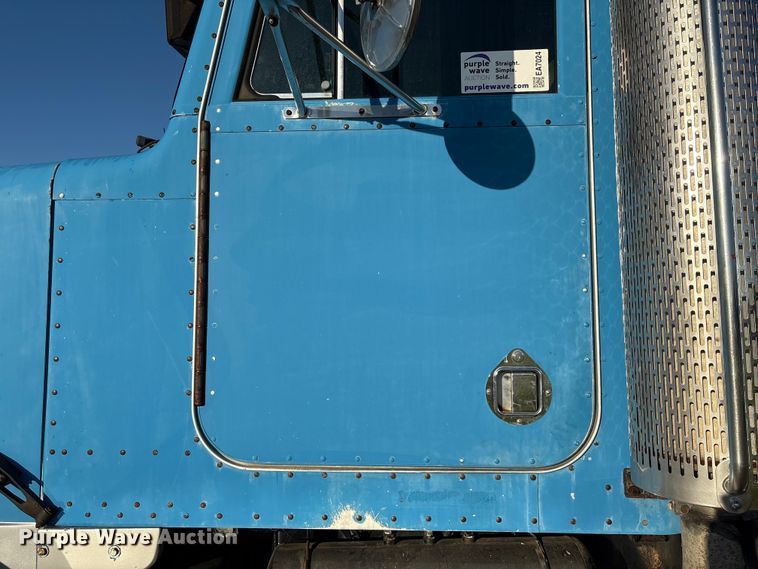 image for item EA7024 1993 Peterbilt 379 semi truck