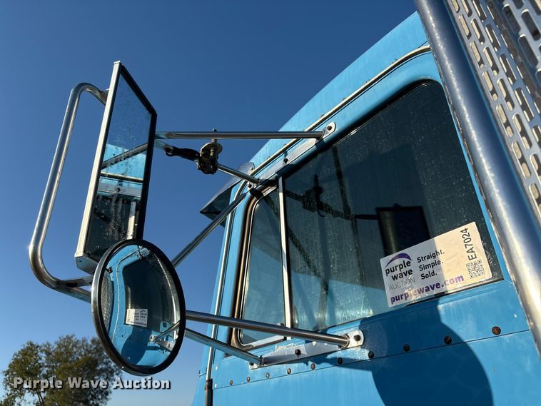 image for item EA7024 1993 Peterbilt 379 semi truck